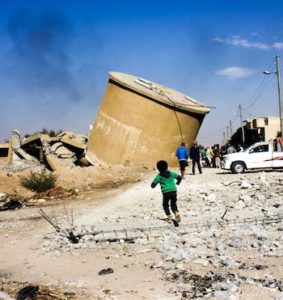 Residents of Al Mishlab, east of Raqqa returning back home to check their houses and belongings. © Diala Ghassan/MSF